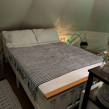 Spacious Bell Tent At Herigerbi Park Lincolnshire Villa Grantham Buitenkant foto