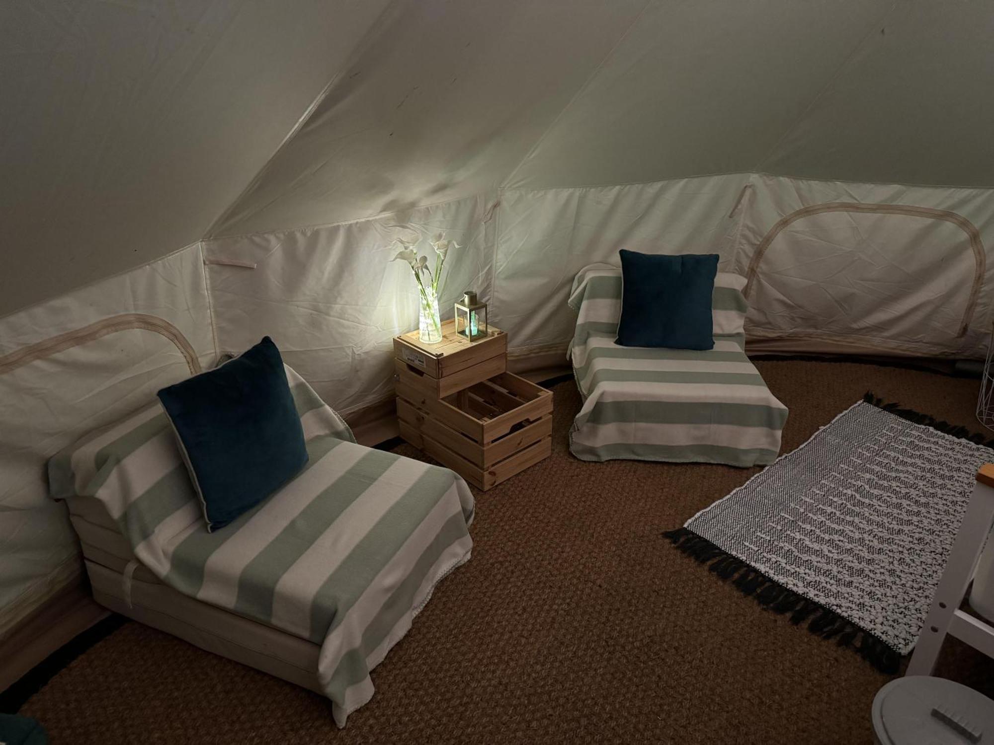 Spacious Bell Tent At Herigerbi Park Lincolnshire Villa Grantham Buitenkant foto