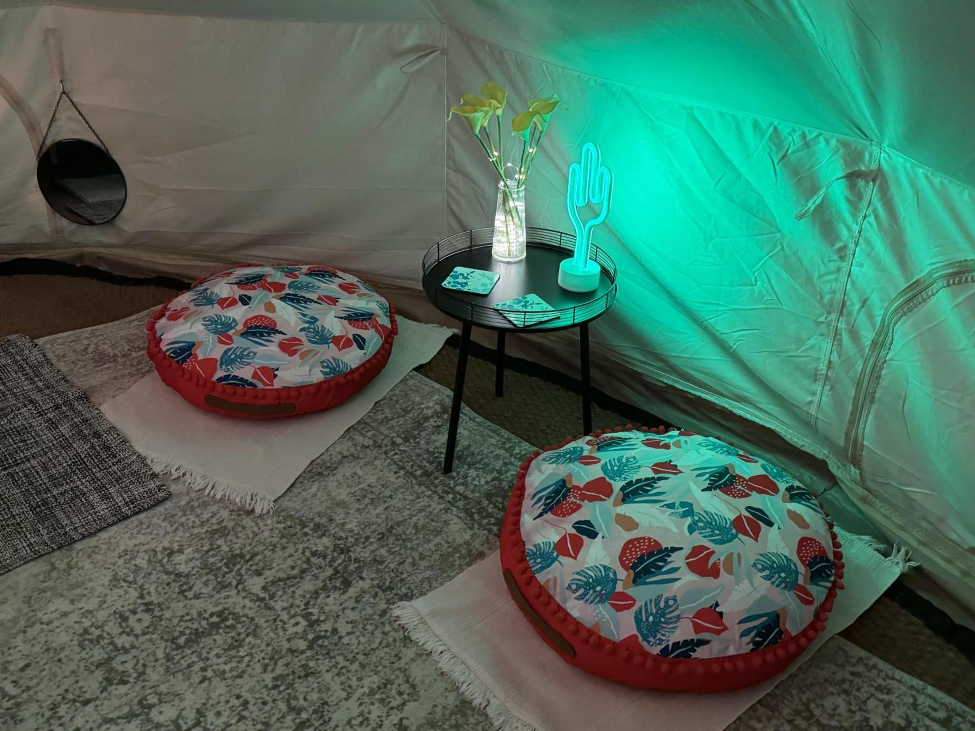 Spacious Bell Tent At Herigerbi Park Lincolnshire Villa Grantham Buitenkant foto