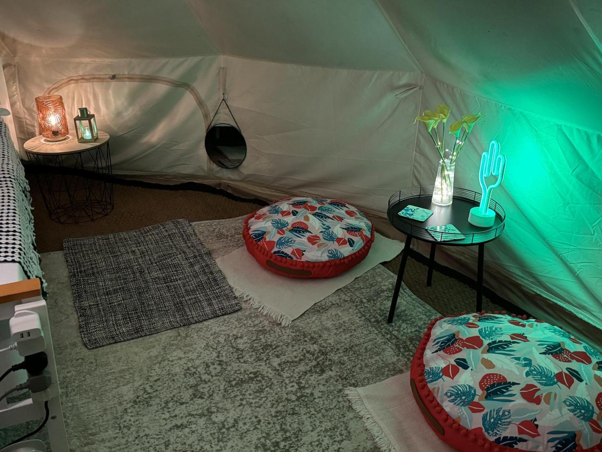 Spacious Bell Tent At Herigerbi Park Lincolnshire Villa Grantham Buitenkant foto
